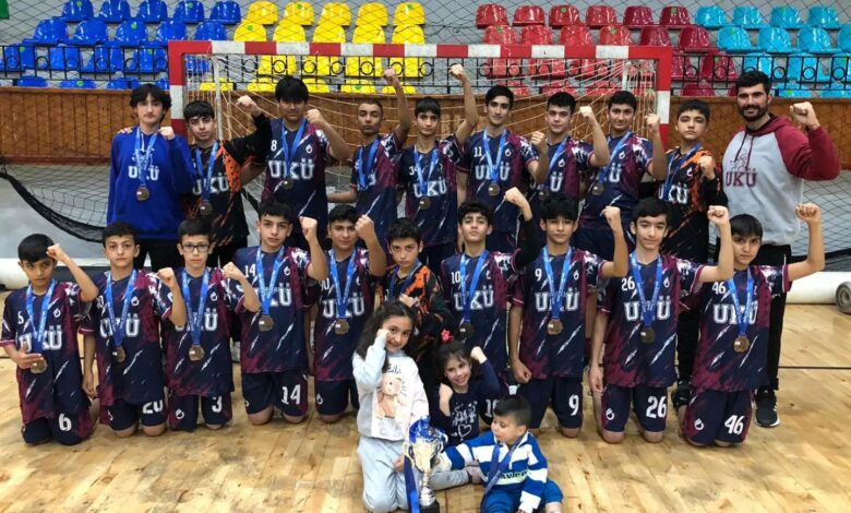 Hentbol U18'in şampiyonları YDÜ ve UKÜ