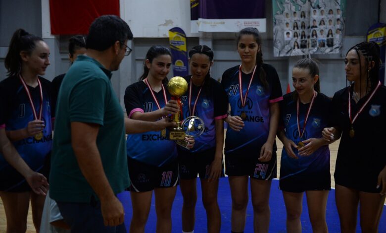 Genç kızlarda şampiyon Akdeniz - Basketbol Haberleri