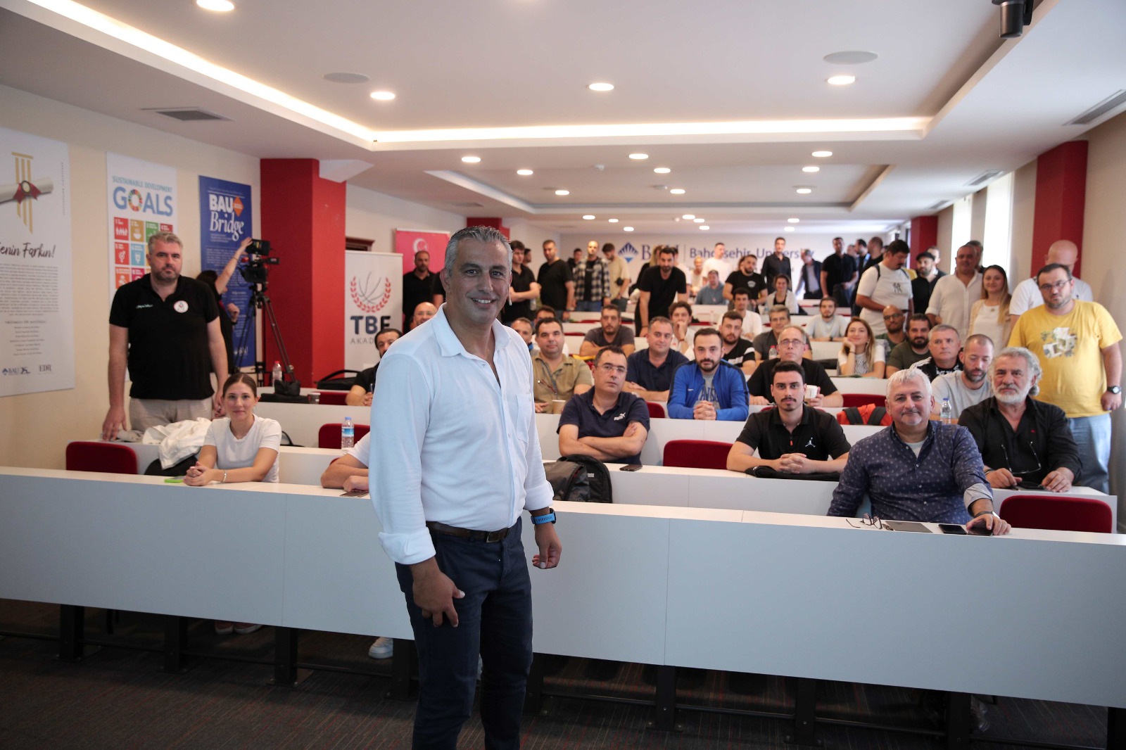 Emiroğlu, TBF Yönetici Eğitim Semineri’nde ders verdi